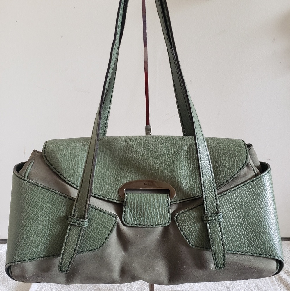 Tod's Green Textured Leather Shoulder Bag with Flap Closure